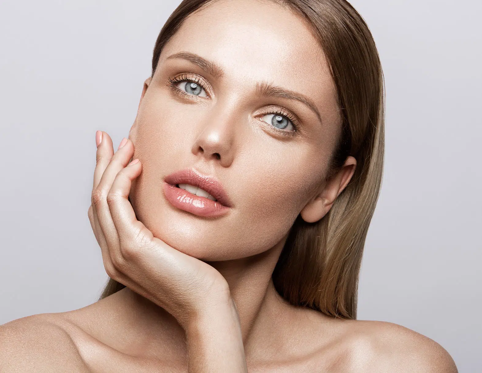 Minilift, lifting léger premiers signes de relâchement cutané à Paris et Bourg la Reine - Dr Vahedi