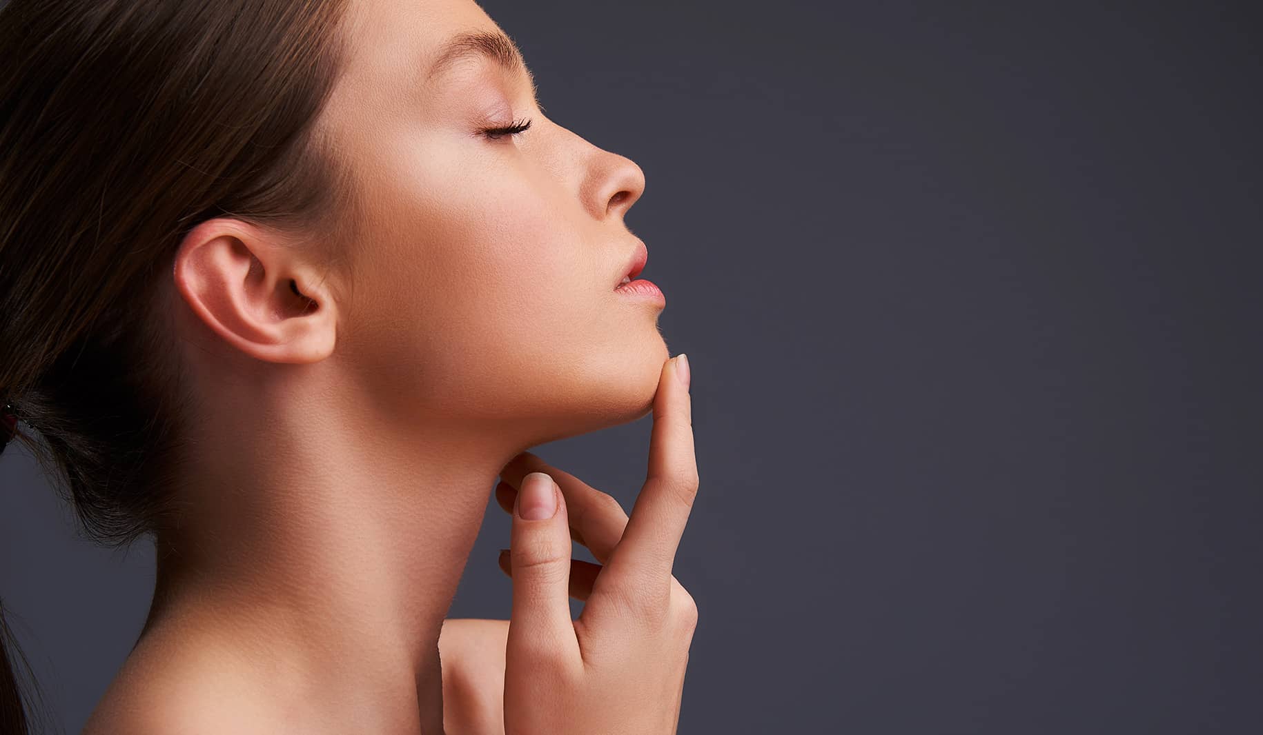 Éliminer son double menton avec la lipo-aspiration - Dr Vahedi
