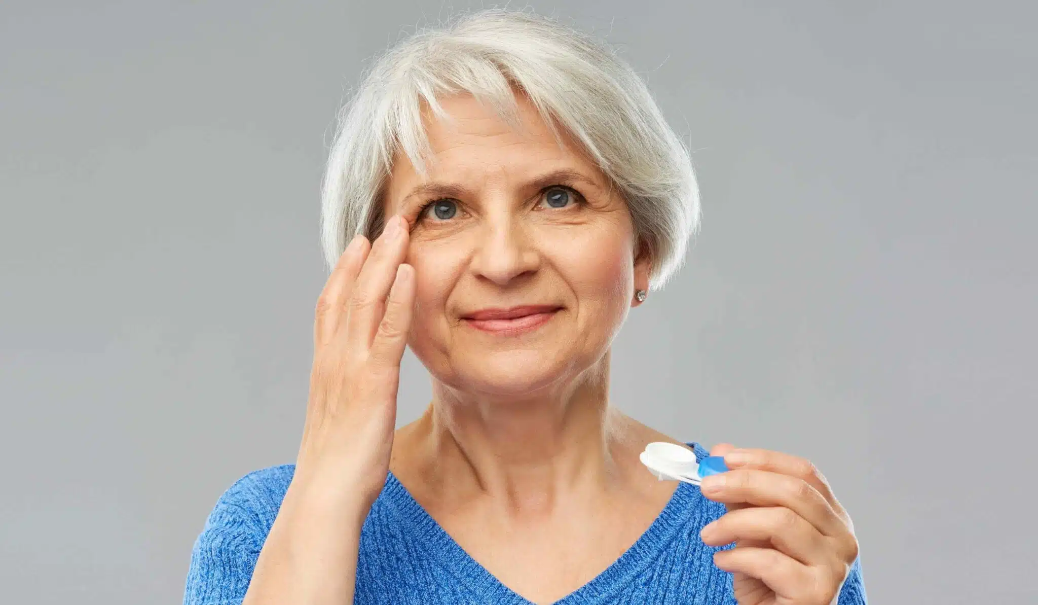 Blépharoplastie et lentilles correctrices : est-ce compatible ? | Dr Vahedi | Paris